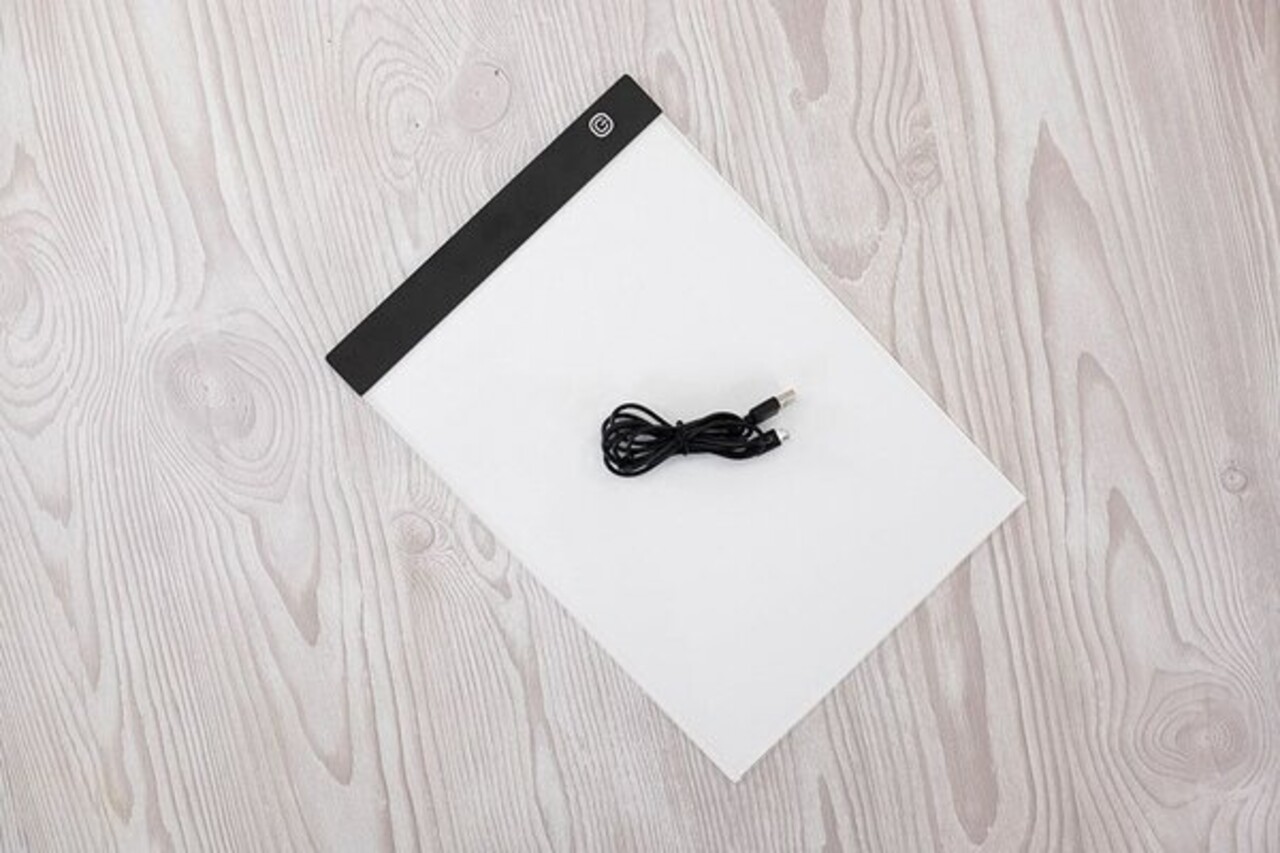 Crafter's Companion Ultraslim LED Light Pad A4 (CC-EST-LTPAD) Crafter's Companion Ultraslim LED Light Pad A4 (CC-EST-LTPAD)