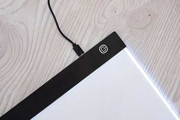 Crafter's Companion Ultraslim LED Light Pad A4 (CC-EST-LTPAD) Crafter's Companion Ultraslim LED Light Pad A4 (CC-EST-LTPAD)