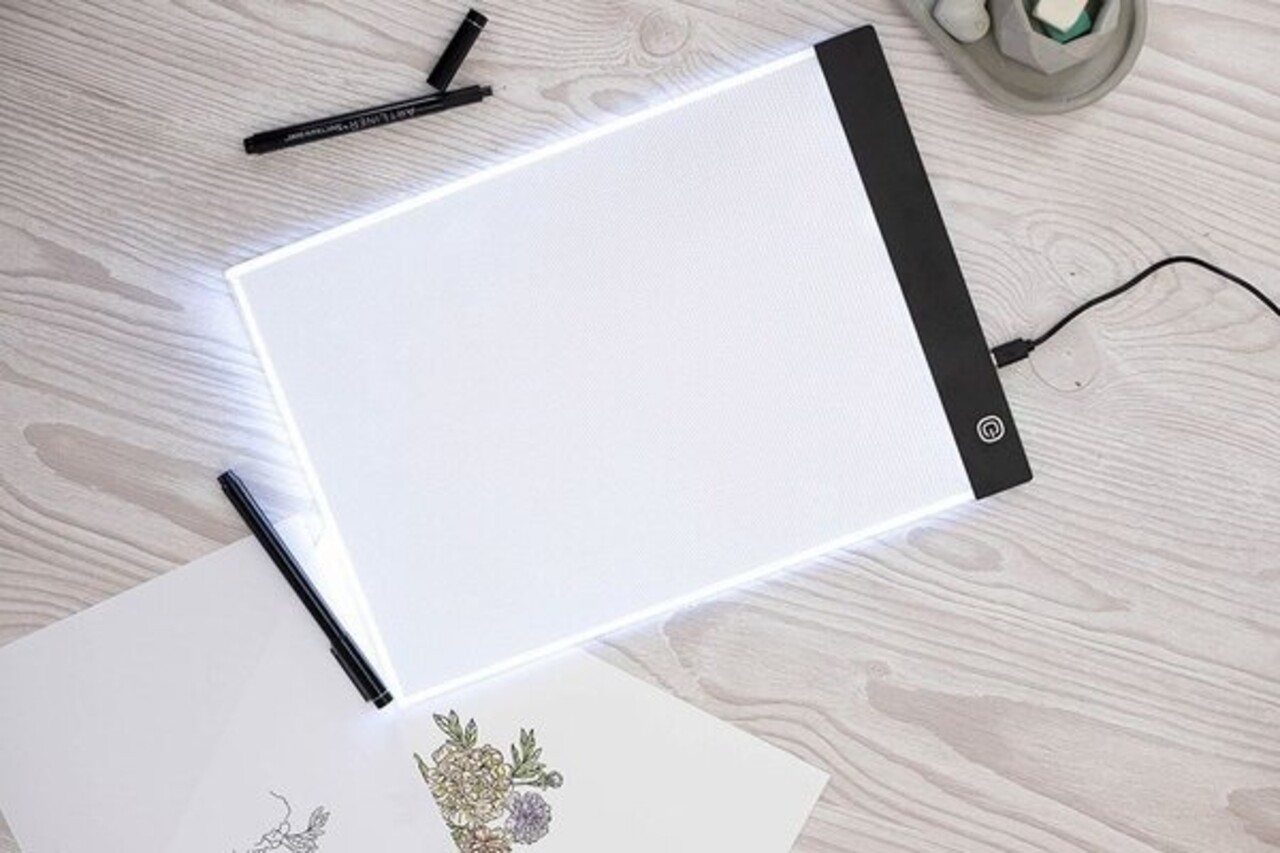 Crafter's Companion Ultraslim LED Light Pad A4 (CC-EST-LTPAD) Crafter's Companion Ultraslim LED Light Pad A4 (CC-EST-LTPAD)