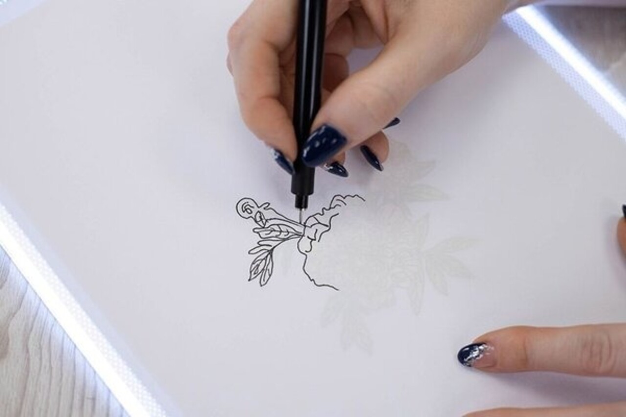 Crafter's Companion Ultraslim LED Light Pad A4 (CC-EST-LTPAD) Crafter's Companion Ultraslim LED Light Pad A4 (CC-EST-LTPAD)