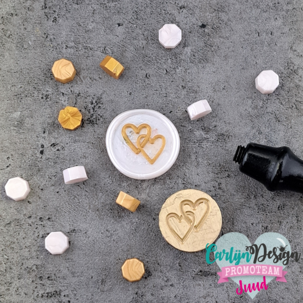 Carlijn Design Wax Seal Stamper 1 Inch Verbonden Hartjes (CDWX-0062) Carlijn Design Wax Seal Stamper 1 Inch Verbonden Hartjes (CDWX-0062)