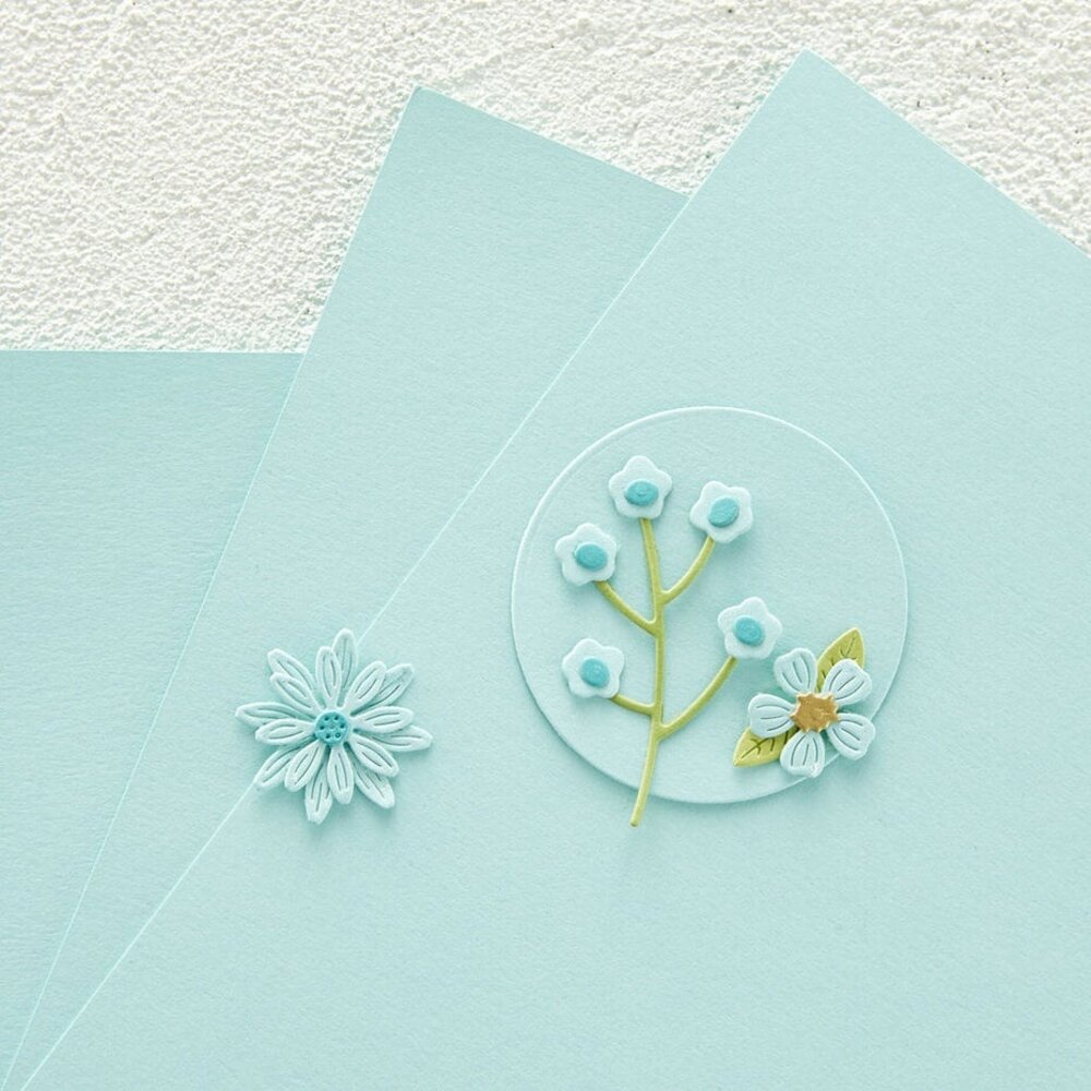 Spellbinders Color Essential Cardstock 8.5x11 Inch Waterfall (CS-017) Spellbinders Color Essential Cardstock 8.5x11 Inch Waterfall (CS-017)