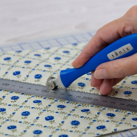 Tonic Studios Precision Rotary Cutter Ø14mm (2059E) Tonic Studios Precision Rotary Cutter Ø14mm (2059E)