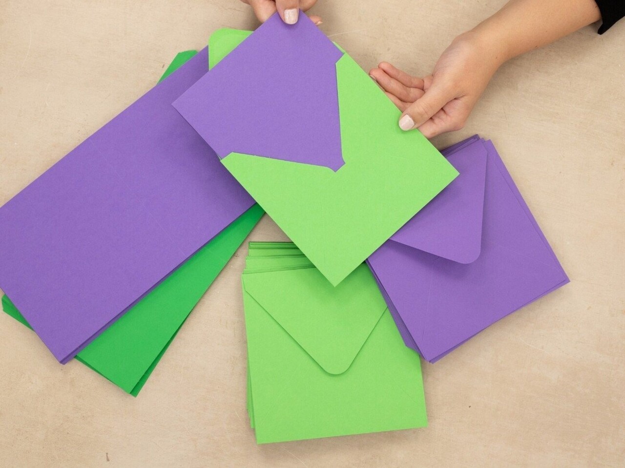 Crafter's Companion Card & Envelopes 6x6 Inch Purple & Green (100pcs) (CC-PGCBEN-6X6) Crafter's Companion Card & Envelopes 6x6 Inch Purple & Green (100pcs) (CC-PGCBEN-6X6)