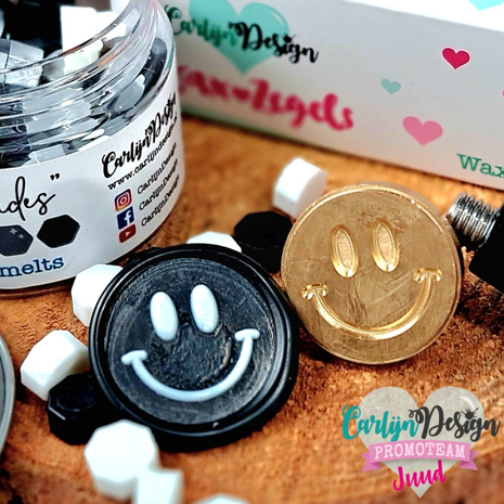 Carlijn Design Wax Seal Stamper 1 Inch Retro Smiley (CDWX-0081) Carlijn Design Wax Seal Stamper 1 Inch Retro Smiley (CDWX-0081)