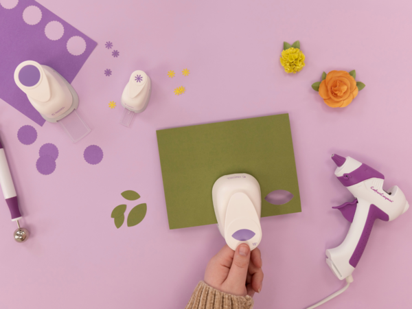 Crafter's Companion Paper Punch Petal 1.5 Inch (CC-PUNCH-PET1.5) Crafter's Companion Paper Punch Petal 1.5 Inch (CC-PUNCH-PET1.5)