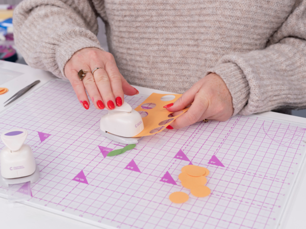 Crafter's Companion Paper Punch Circle 1 Inch (CC-PUNCH-CIRC1) Crafter's Companion Paper Punch Circle 1 Inch (CC-PUNCH-CIRC1)