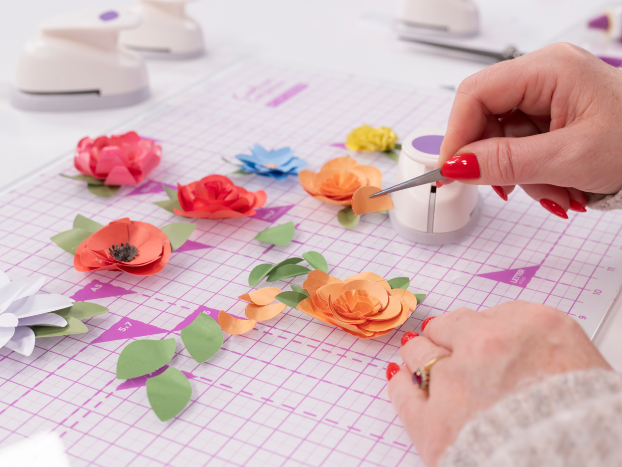 Crafter's Companion Paper Punch Daisy ⅜ Inch (CC-PUNCH-DAIS3) Crafter's Companion Paper Punch Daisy ⅜ Inch (CC-PUNCH-DAIS3)