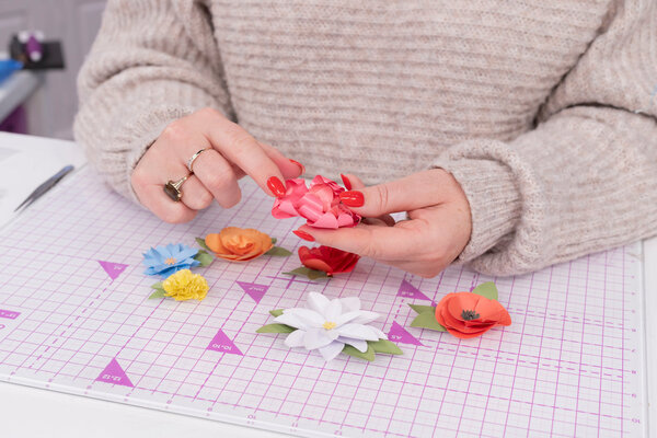 Crafter's Companion Punch Flower 5x7 Inch Paper Pad (CC-PAD5X7-PFP) Crafter's Companion Punch Flower 5x7 Inch Paper Pad (CC-PAD5X7-PFP)