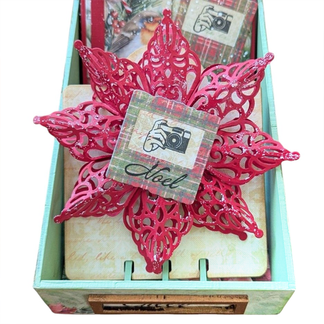 Elizabeth Craft Designs Festive Holly Dies Festive Star (2273) Elizabeth Craft Designs Festive Holly Dies Festive Star (2273)