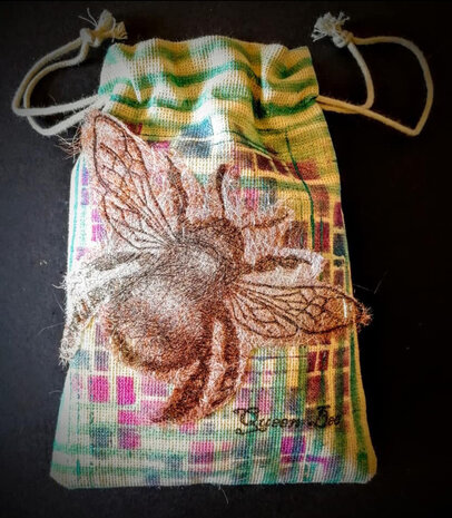 IndigoBlu Giant Bee A6 Rubber Stamp (IND0528) (OUTLET) IndigoBlu Giant Bee A6 Rubber Stamp (IND0528) (OUTLET)