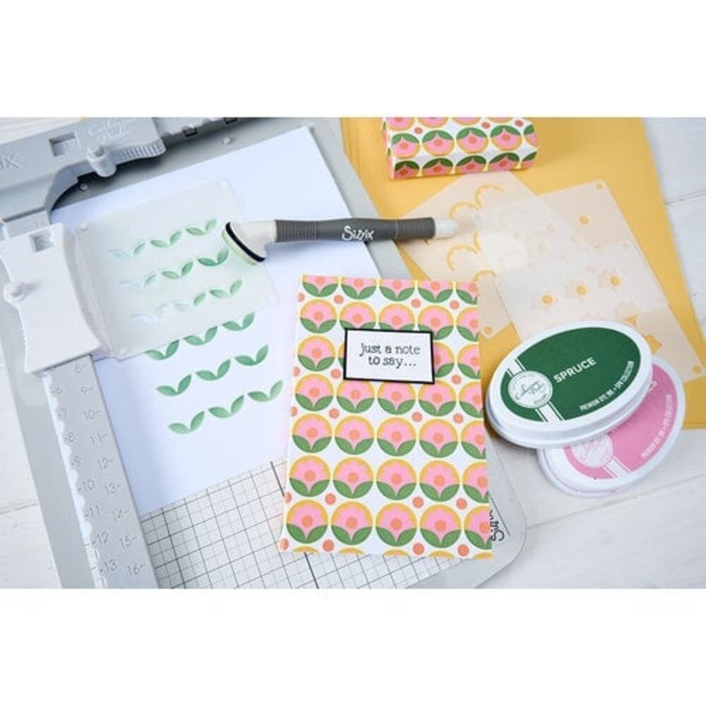 Sizzix PRE-ORDER Catherine Pooler Layered Stencils Print & Pattern Daisy (667113)