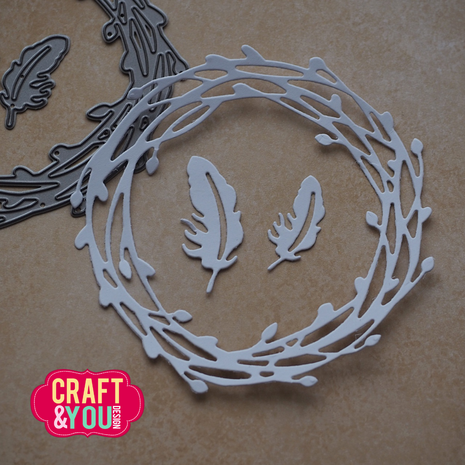 Craft & You Dies Willow Wreath with Feathers (CW407) Craft & You Dies Willow Wreath with Feathers (CW407)