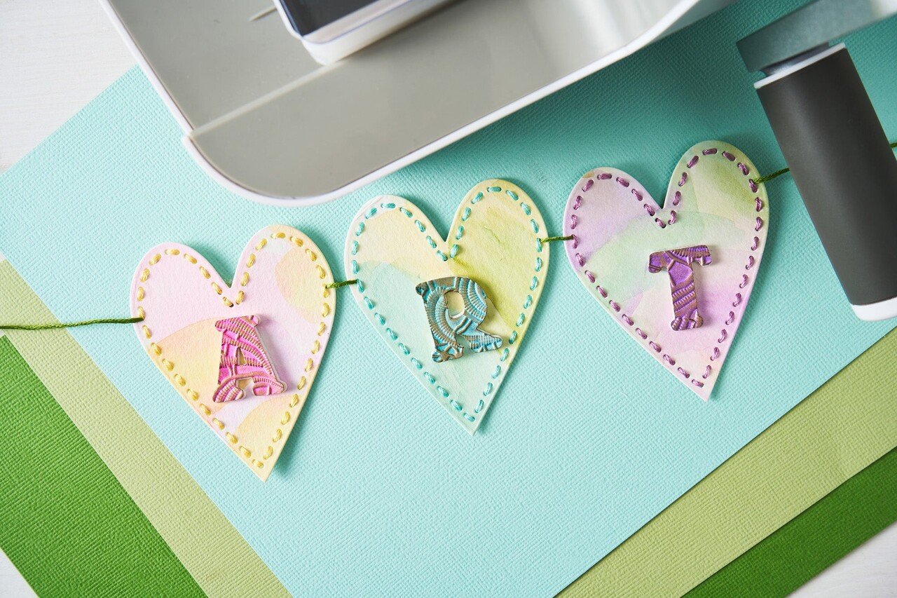Sizzix PRE-ORDER Eileen Hull Framelits Die Set Stitched Hearts (666813)