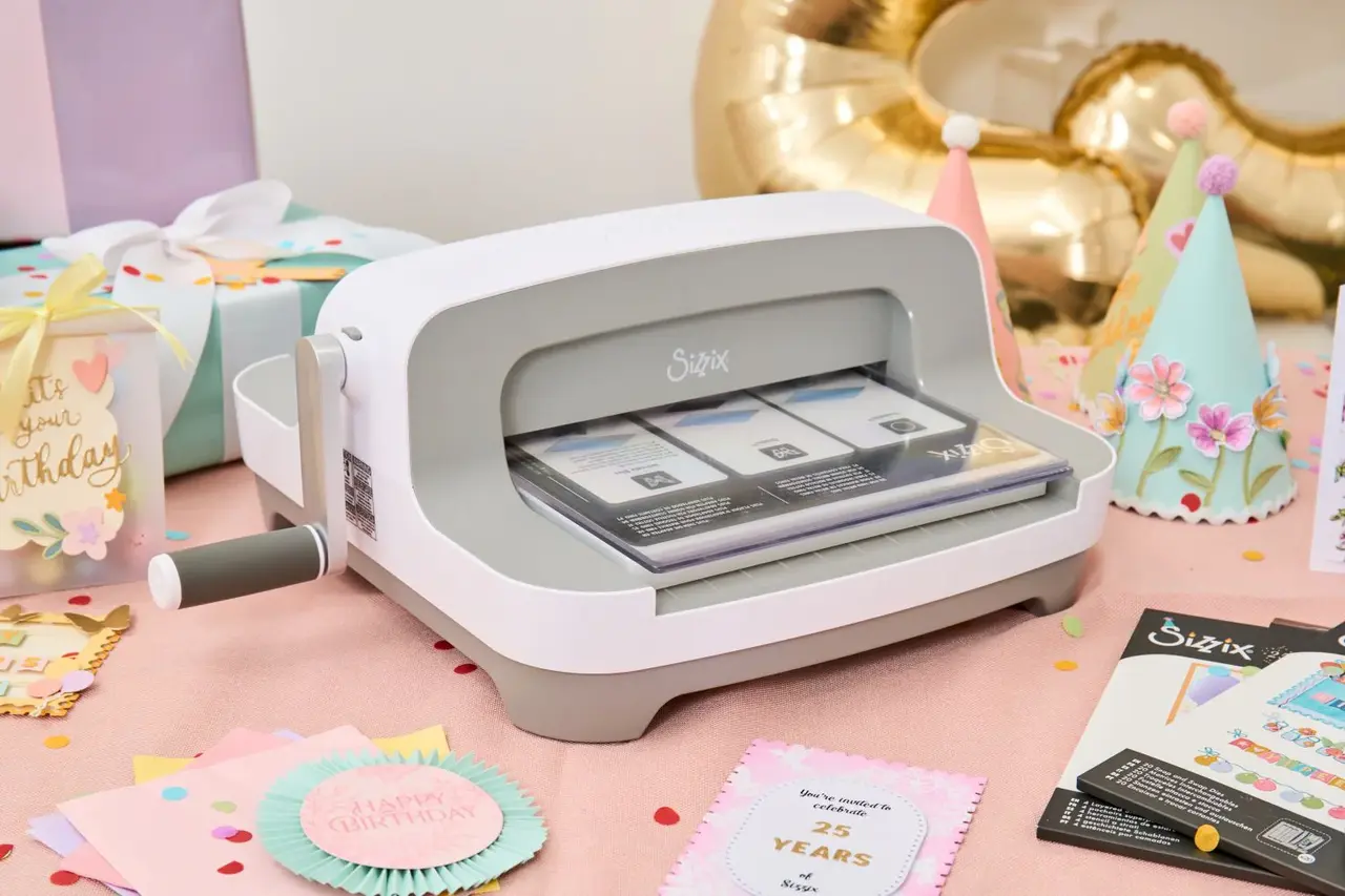Sizzix Big Shot Plus Only NEW Model (667140) + GRATIS DISNEY SNIJMAL Sizzix Big Shot Plus Only NEW Model (667140) + GRATIS DISNEY SNIJMAL