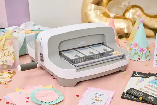Sizzix Big Shot Plus Only NEW Model (667140) + GRATIS DISNEY SNIJMAL Sizzix Big Shot Plus Only NEW Model (667140) + GRATIS DISNEY SNIJMAL