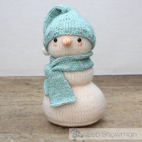 Hardicraft Seb Snowman Knitting Kit (HC-41MB028) Hardicraft Seb Snowman Knitting Kit (HC-41MB028)