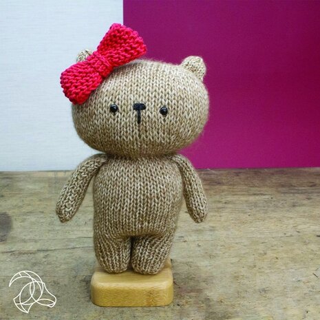 Hardicraft Nöel Bear Knitting Kit (HC-41MB019) Hardicraft Nöel Bear Knitting Kit (HC-41MB019)