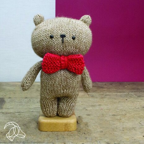 Hardicraft Nöel Bear Knitting Kit (HC-41MB019) Hardicraft Nöel Bear Knitting Kit (HC-41MB019)