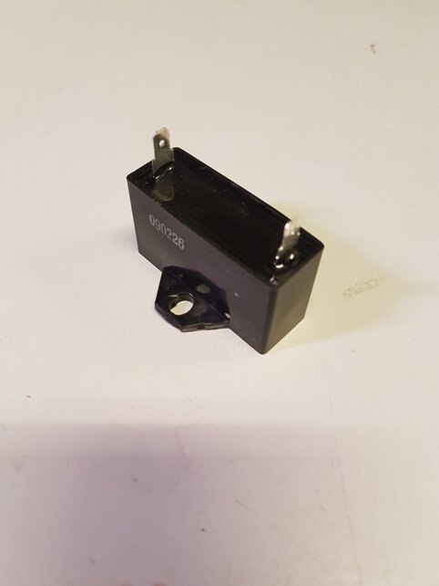 Motorcondensator 2.5-3 uF Motorcondensator 2.5-3 uF