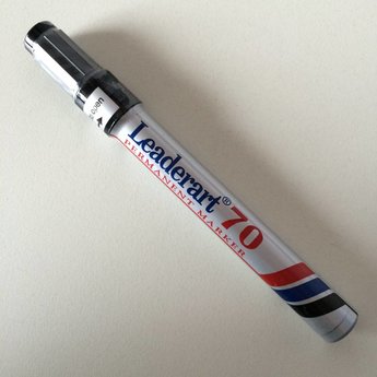 Leaderart Leaderart 70 stift zwart / permanent marker - lijndikte 1-3mm. Uitvoering is met ronde punt. Leaderart 70 permanent marker met ronde punt.