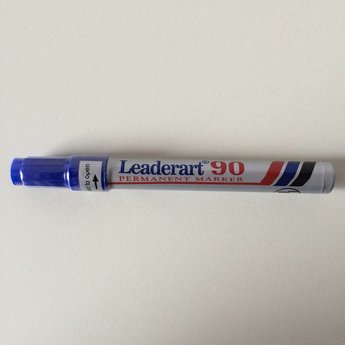 Leaderart Leaderart 90 stift blauw / permanent marker -  beitelpunt -lijnbreedte 1-5mm. Leaderart 90 permanent marker met schuine punt.