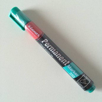 Luxor Luxor 250 kleur GROEN - stift groen / permanent marker met een lijndikte van 1 tot 3mm. Uitvoering is met ronde punt. Prijs per exemplaar. Verpakt per 10 stuks in doosje.    Hard acrylic tip    Alcohol based dark vivid ink    No addition of xylene and