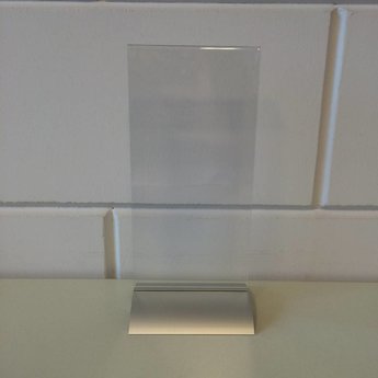 Presenter / tafelstandaard / Menu standaard acryl 1/3A4 - 10x21cm - 2-delige prijskaarthouder met aluminium klemprofiel als voet.<br />
Voet/klemprofiel kan onder spanning geopend worden, waar in dan de acrylaathouder kan worden geklemd.