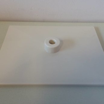 Voetplaat volledig kunststof, eenvoudige lichte uitvoering met buishouder in het midden. Kleur wit, gewicht 107 gram.