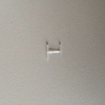 Nylon textielpins / riddersporen / tagpins   7mm fijn    10.000st, materiaal Nylon-66 (hoogste kwaliteit) en 50 pins per clip. Dit is een I-pin, dus beide uiteinden zijn dun.