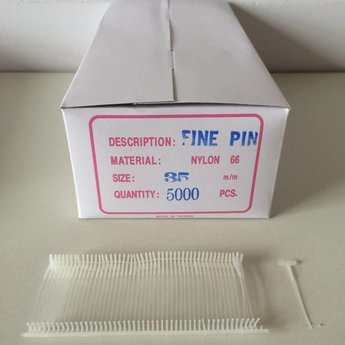 Nylon textielpins / riddersporen / tagpins  35mm fijn      5000st, materiaal Nylon-66 (hoogste kwaliteit) en 50 pins per clip.