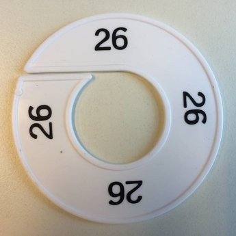 Maatring 9 cm wit/zwart  26<br />
Diameter van de maatring is 9cm, en de diameter van het gat is 4cm.