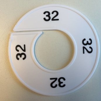 Maatring 9 cm wit/zwart  32<br />
Diameter van de maatring is 9cm, en de diameter van het gat is 4cm.