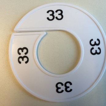 Maatring 9 cm wit/zwart  33<br />
Diameter van de maatring is 9cm, en de diameter van het gat is 4cm.