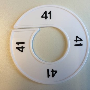 Maatring 9 cm wit/zwart  41<br />
Diameter van de maatring is 9cm, en de diameter van het gat is 4cm.