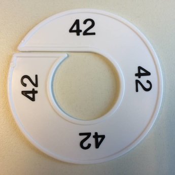 Maatring 9 cm wit/zwart  42<br />
Diameter van de maatring is 9cm, en de diameter van het gat is 4cm.