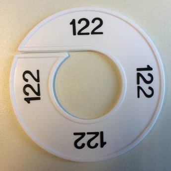 Maatring 9 cm wit/zwart 122<br />
Diameter van de maatring is 9cm, en de diameter van het gat is 4cm.