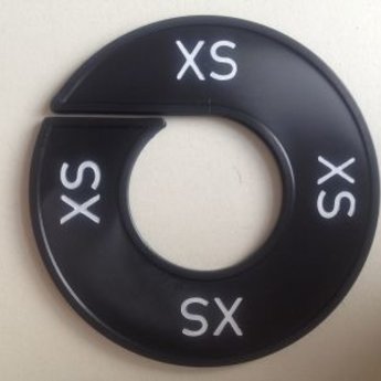 Maatring 9 cm zwart/wit XS Diameter van de maatring is 9cm, en de diameter van het gat is 4cm.