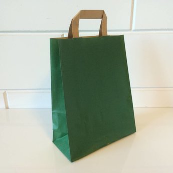 Draagtassen kraft groen, gelijnd papier afmeting breed 22cm x hoog 28cm, inslag 2x 5,5cm. 22/11x28 - 250 stuks - 80 grams