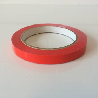 Tape rood 12mm x 66m pvc met grote kern.Geschikt voor de zakkensluiter met artikel  13240065