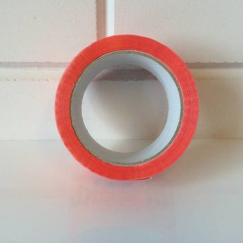 Tape 50mm x 66 meter oranje >>  breekbaar  fragile  << Verpakkingstape bedrukt per rol.