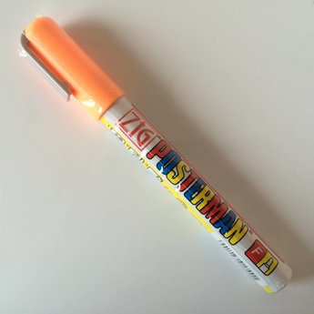 ZIG Posterman ZIG Posterman stift PMA-20 oranje fine, niet met water uitwisbaar. Enkel te gebruiken op een niet poreuse ondergrond. Te verwijderen met een reiniger. (Lukt niet met een sopje)