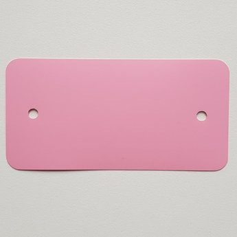 PVC labels 54x108 mm rose dikte 0,20mm 2 gaten 5mm, afgeronde hoeken, doosinhoud  1000 stuks.