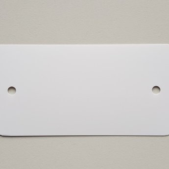 PVC labels 54x108 mm wit dikte 0,20mm 2 gaten 5mm, afgeronde hoeken, doosinhoud  1000 stuks.