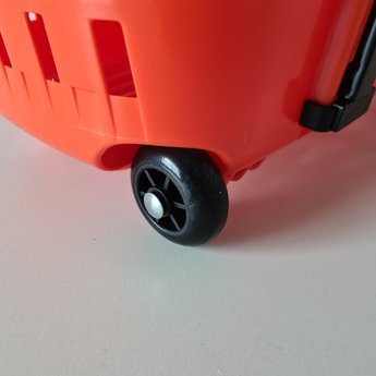 Winkelmand >Shop en Roll< op rubberen wielen oranje  Ral 2010 / pantone 158C, met uitschuifbaar handgreep van aluminium, hoogte 90cm.