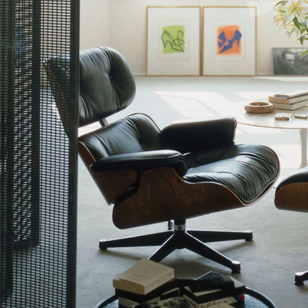 Vitra Vitra Lounge Chair | Walnut, black pigmented - Workbrands