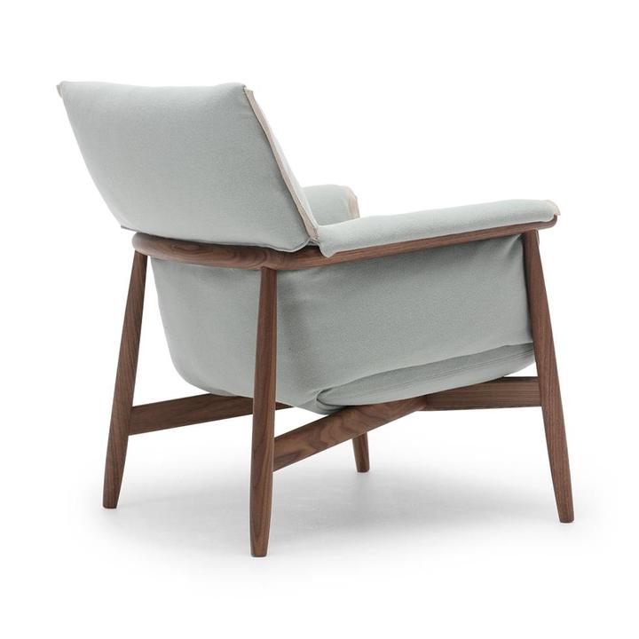 e015 embrace lounge chair