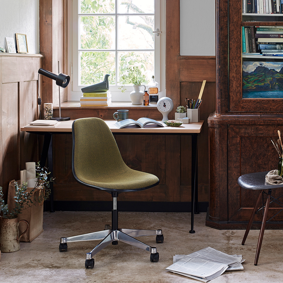 Vitra Vitra Eames Plastic Side Chair PSCC | Völlig bezogen ...