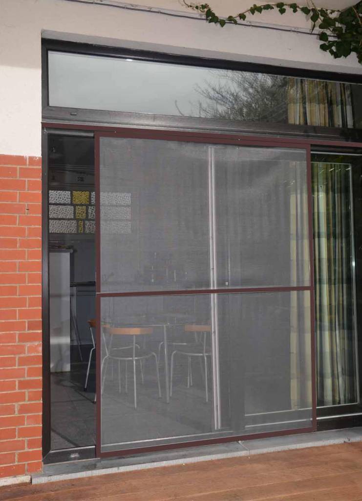 Aluminium Hordeur Veranda Bruin 150 x 220 cm. Aluminium Hordeur Veranda Bruin 150 x 220 cm.