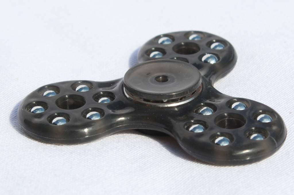 Hand spinner 18 kogeltjes Zwart Hand spinner 18 kogeltjes Zwart